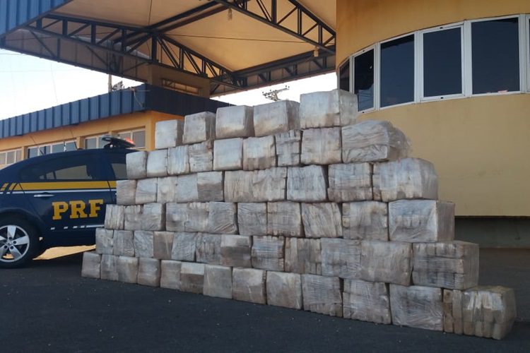 Polícia Rodoviária Federal aprende mais de 1 mil quilos de maconha