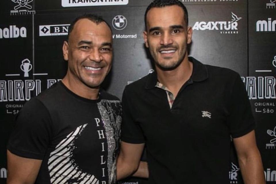 Vídeo filho caçula de Cafu mostra última partida de futebol do irmão