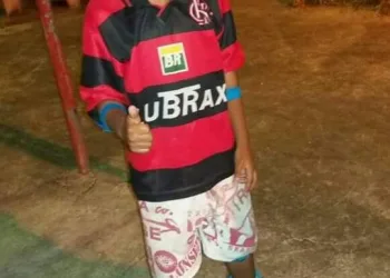 VAMOS AJUDAR ESSE MENINO????? COMPARTILHEM!!!