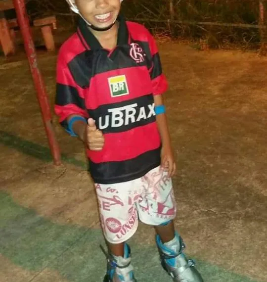 VAMOS AJUDAR ESSE MENINO????? COMPARTILHEM!!!