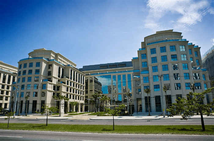 PRÉDIO NA ZONA OESTE É MULTADO POR DESCRIMINAÇÃO