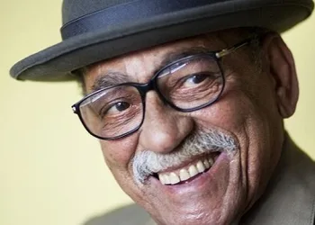 Familiares e amigos se despedem de Wilson das Neves