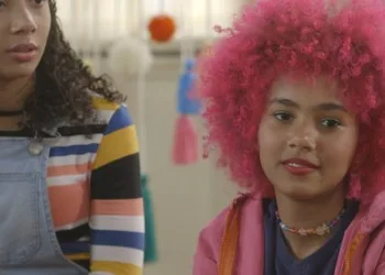 Avon lança filme sobre diferença entre elogios dados às crianças