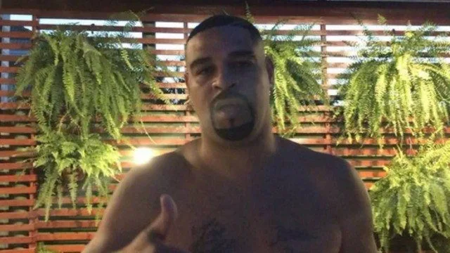 MULHER FAZ MACUMBA PARA ADRIANO IMPERADO!!! DIZ ELE