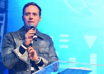 CANTOR EVANGÉLICO PEDE VETO A REDE GLOBO!!! MAS….