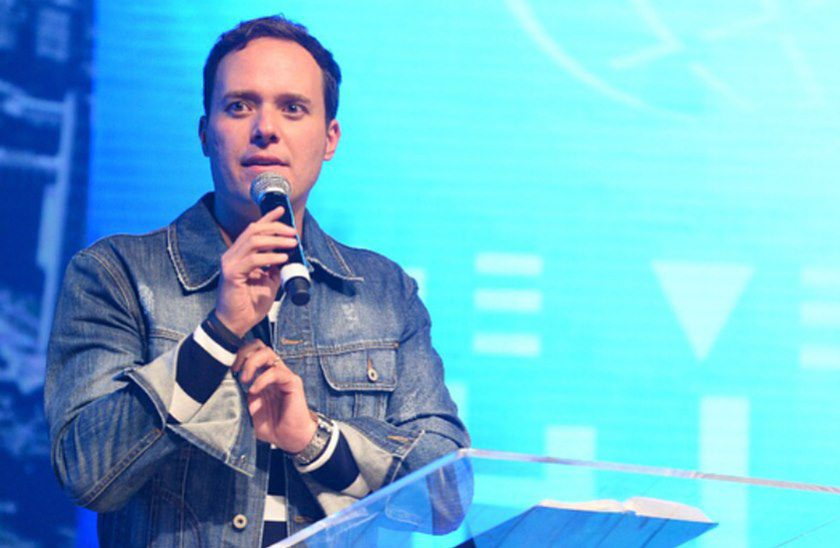 CANTOR EVANGÉLICO PEDE VETO A REDE GLOBO!!! MAS….