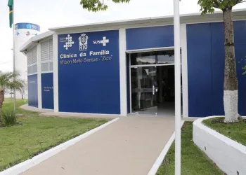 TIROS FECHAM CLINICA DA FAMILIA NA ZONA OESTE!!!