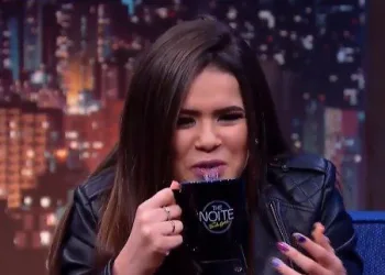 APRESENTADOR DE TV DA VODCKA PARA ATRIZ QUE É MENOR!!!