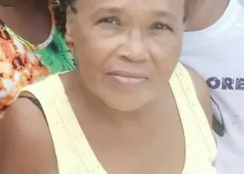 MORADORA DE COSMOS DESAPARECIDA!!!