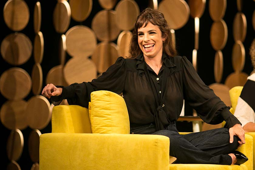 ATRIZ É AGREDIDA POR SEGURANÇAS AO VIVO!!!!