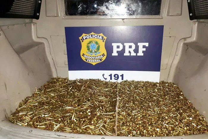 POLICIA FEDERAL APREENDE FUZIS E MUITAS MUNIÇÕES NA RIO – SANTOS!!!