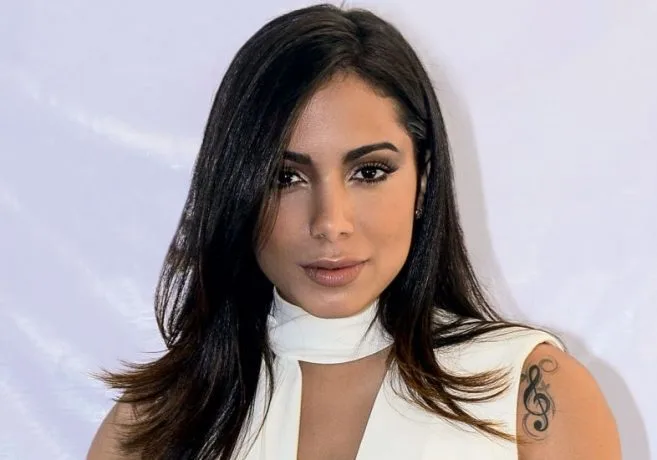 ANITTA CAUSA MAIS UMA VEZ COM UMA BELA ATITUDE!!!