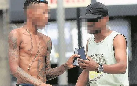 VICIADOS EM CRACK VENDEM CELULARES ROUBADOS NA AVENIDA BRASIL