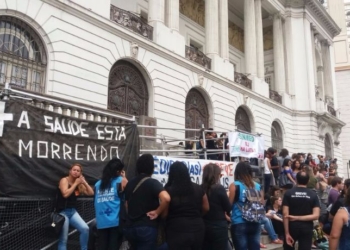 PROFISSIONAIS DA SAÚDE SEM PAGAMENTO