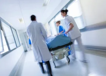 FUNCIONÁRIO DE HOSPITAL É HOMENAGEADO