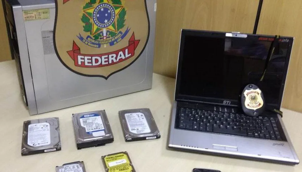 POLICIA FEDERAL FAZ OPERAÇÃO CONTRA A PORNOGRAFIA INFANTIL NA ZONA OESTE!!