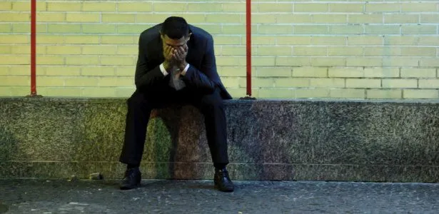 Menina de 12 anos é atingida por bala perdida ao sair de igreja na Rocinha