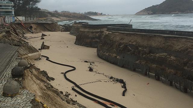 CRATERA AUMENTA EM PRAIA DA ZONA OESTE DO RIO!!