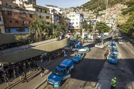 TIROTEIO INTENSO NA ROCINHA
