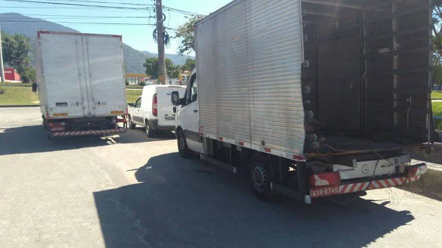 POLICIA RECUPERA QUATRO VEÍCULOS ROUBADOS EM COMUNIDADE DA ZONA OESTE!!!