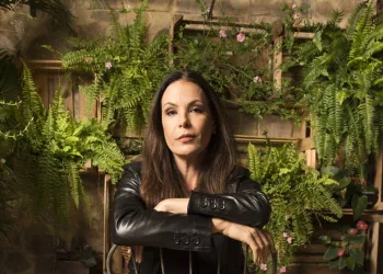 ATRIZ REVELA: MEU PAI FOI MORTO COM 6 TIROS TRÊS NA CABEÇA!!!