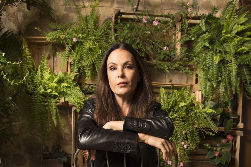 ATRIZ REVELA: MEU PAI FOI MORTO COM 6 TIROS TRÊS NA CABEÇA!!!