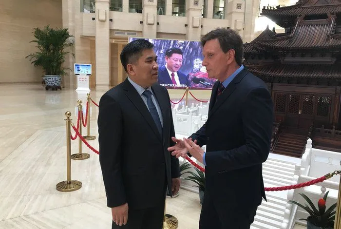 Crivella negocia venda de dívida do Rio a Banco de Desenvolvimento da China