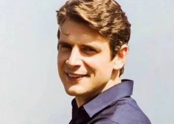 Filho de Crivella participa de evento oficial da prefeitura e discursa em nome do pai