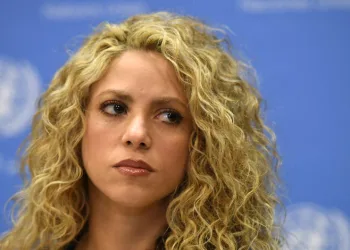 CANTORA SHAKIRA PODE PERDER A VOZ!! ENTENDA….