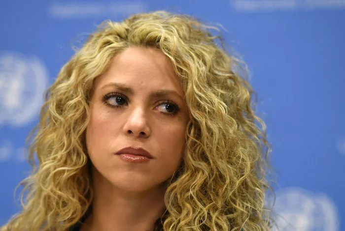 CANTORA SHAKIRA PODE PERDER A VOZ!! ENTENDA….