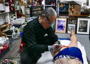O tatuador da Yakuza explica por que tatuagens nunca devem ser vistas