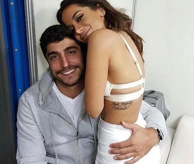 Anitta se casa com empresário Thiago Magalhães