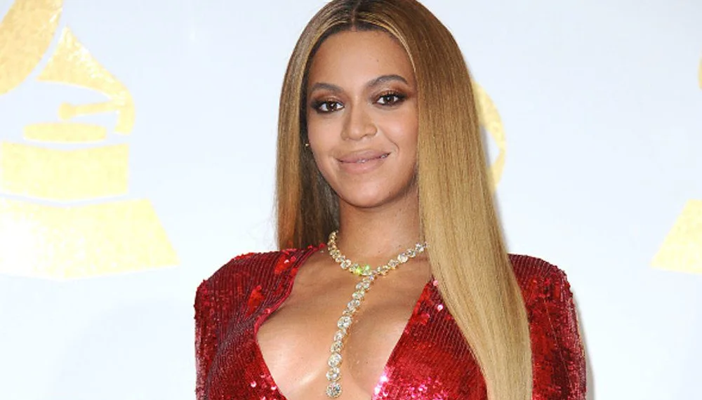 Gêmeos de Beyoncé aparecem em público pela 1ª vez