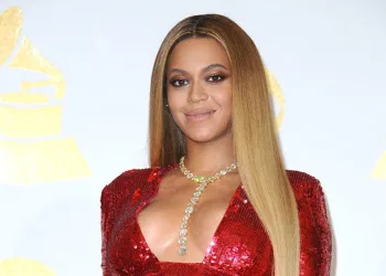 Gêmeos de Beyoncé aparecem em público pela 1ª vez