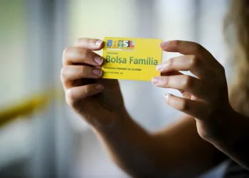 Após dois anos sem reajuste, Bolsa Família terá aumento em 2018