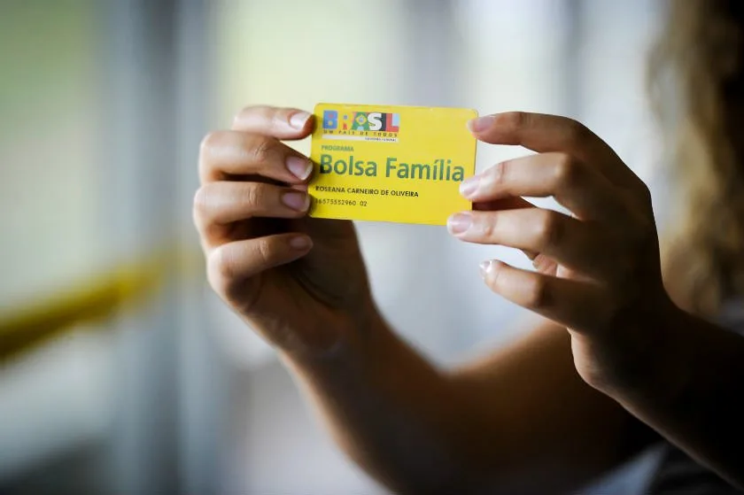 Após dois anos sem reajuste, Bolsa Família terá aumento em 2018