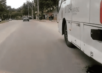 CHÃO DE ÔNIBUS DESABA NA ZONA OESTE!!!!