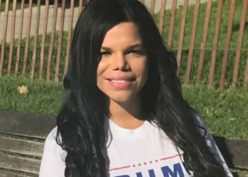 QUEM É ESSA MULHER PARA XINGAR UMA CRIANÇA??? LEIA SOBRE ELA….