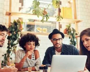 Henkel, LG e mais 28 empresas recrutam estagiários e trainees