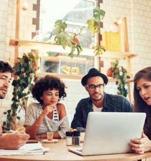 Henkel, LG e mais 28 empresas recrutam estagiários e trainees