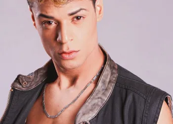 CANTOR GOSPEL DE SUCESSO ASSUME HOMOSSEXUALIDADE E SE INSPIRA EM PABLO VITTAR!!