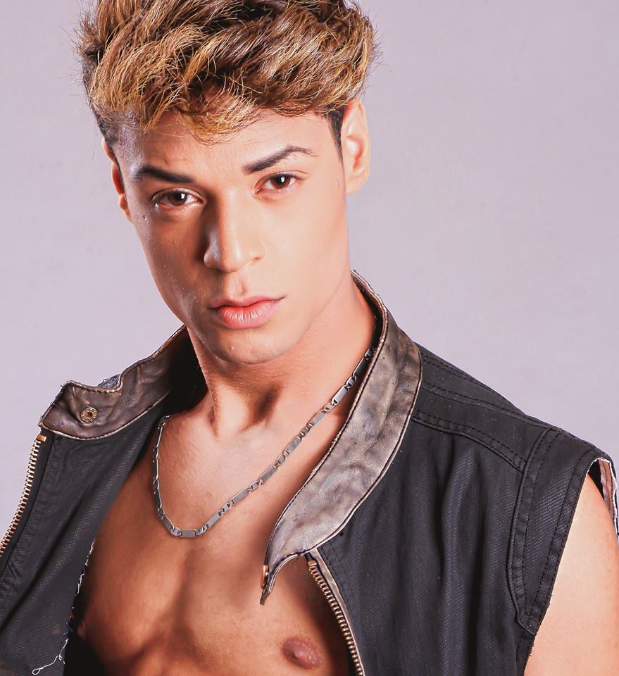 CANTOR GOSPEL DE SUCESSO ASSUME HOMOSSEXUALIDADE E SE INSPIRA EM PABLO VITTAR!!