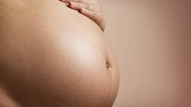 Mulheres obesas têm mais dificuldade para engravidar e maior chance de sofrer aborto