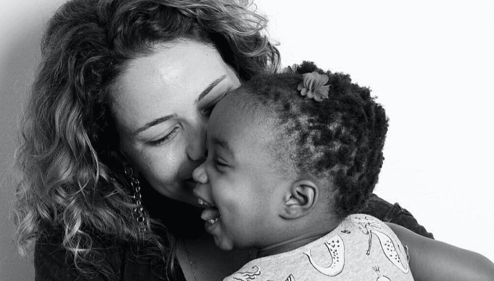 Leandra Leal declara-se para filha e fala sobre racismo