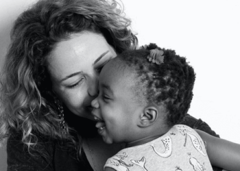 Leandra Leal declara-se para filha e fala sobre racismo