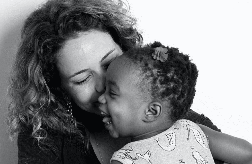 Leandra Leal declara-se para filha e fala sobre racismo