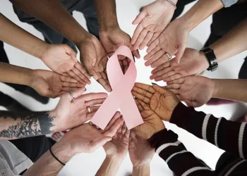 MEDICOS ALERTAM: CÂNCER DE MAMA ATINGE HOMENS TAMBÉM!!!