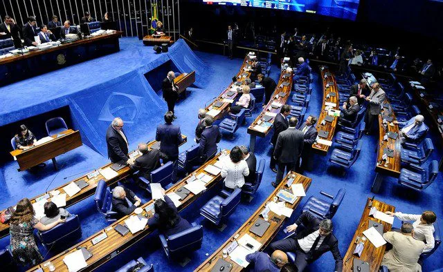 SENADO APROVA CIRURGIA DE SIMETRIA DE MAMAS