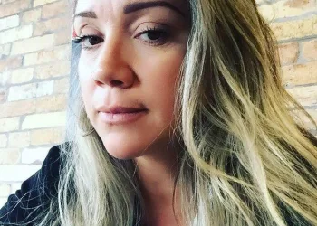 Mulher morre esfaqueada após discussão de trânsito