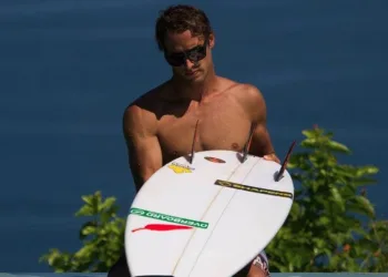 CAMPEÃO BRASILEIRO DE SURF MORRE AOS 32 ANOS!! SUSPEITA-SE DE SUICIDIO!!